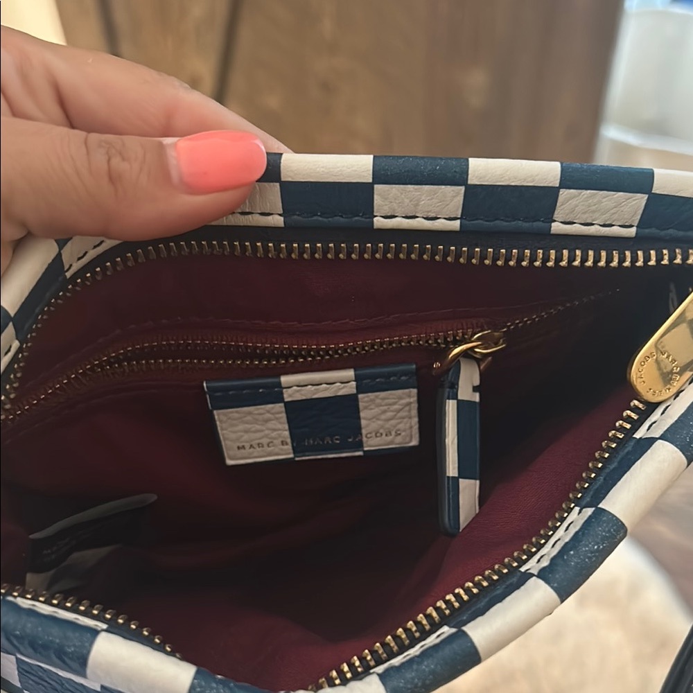 Marc Jacobs Black and White Crossbody Bag with Checkerboard Design - Picture 7 of 8